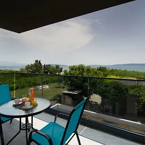 https://vacation-on-apartments.splithotels.org