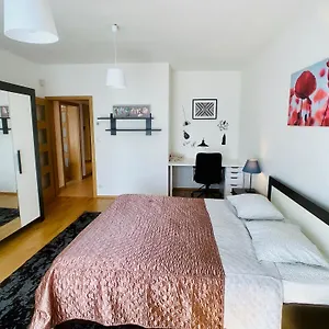 https://art-garden-towers-prague.praguehotelsweb.com